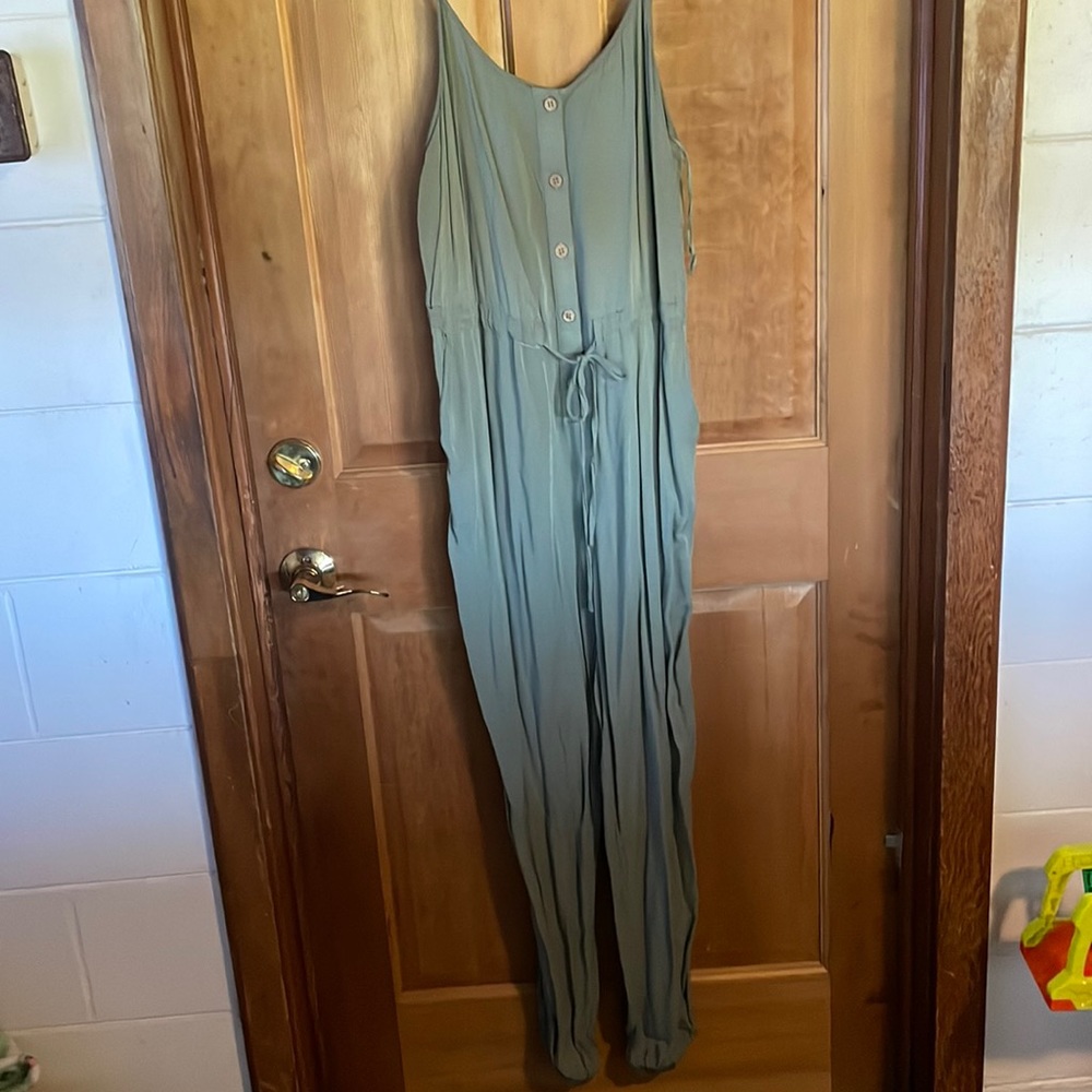 Green jumpsuit. Pockets. Size S
